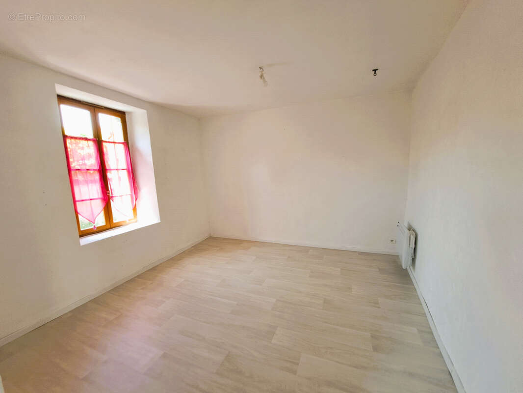 Maison à THORIGNY-SUR-OREUSE