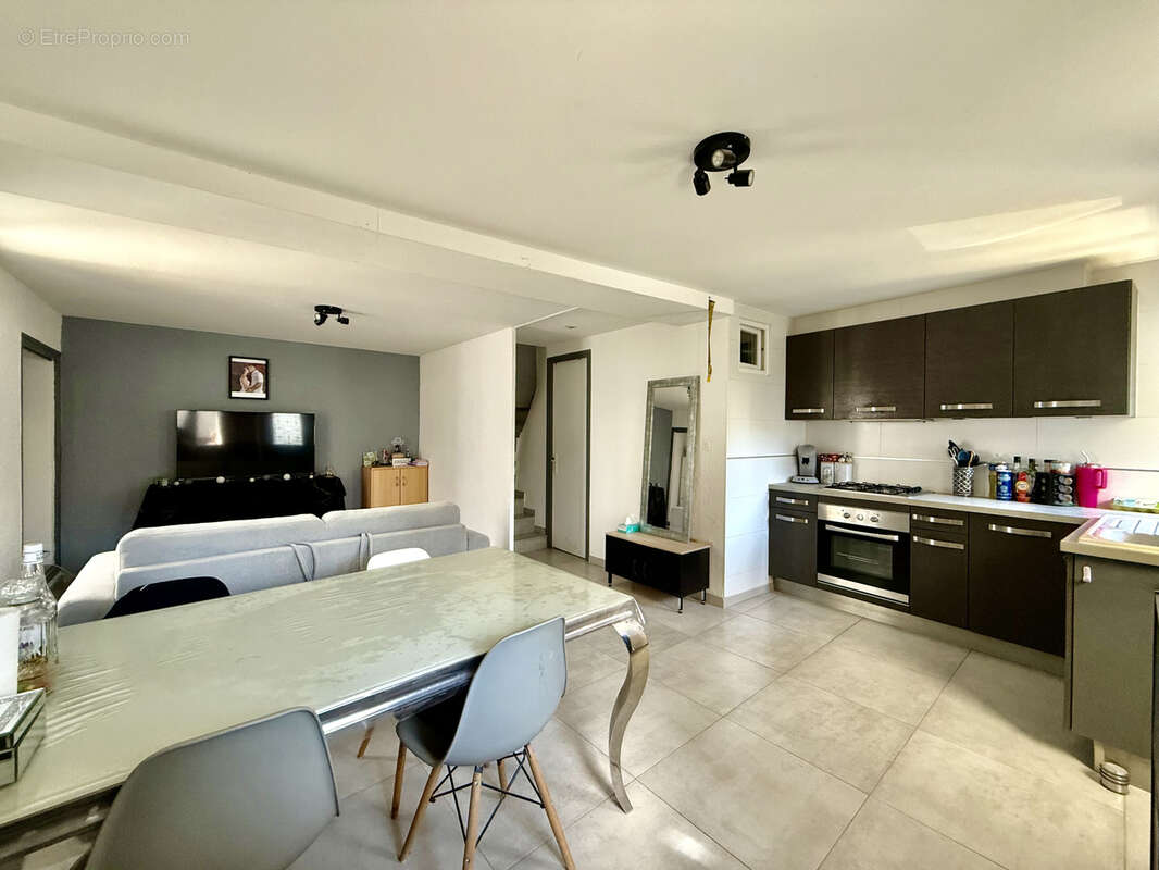 Maison à SAINT-THIBERY