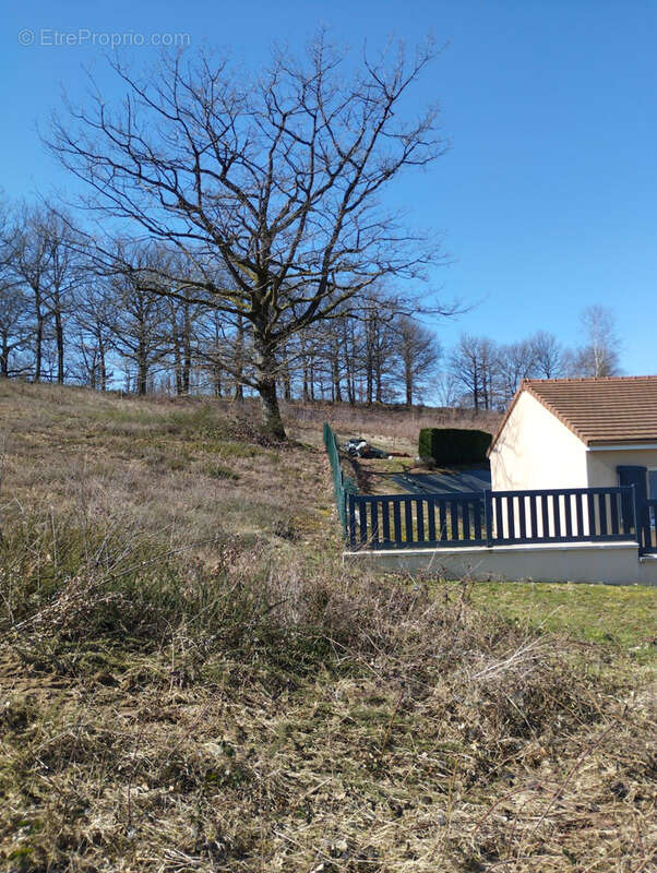 Terrain à SAINT-HILAIRE-LES-PLACES