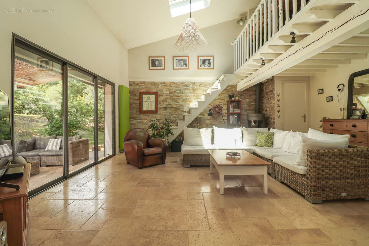 Maison à TOURRETTES