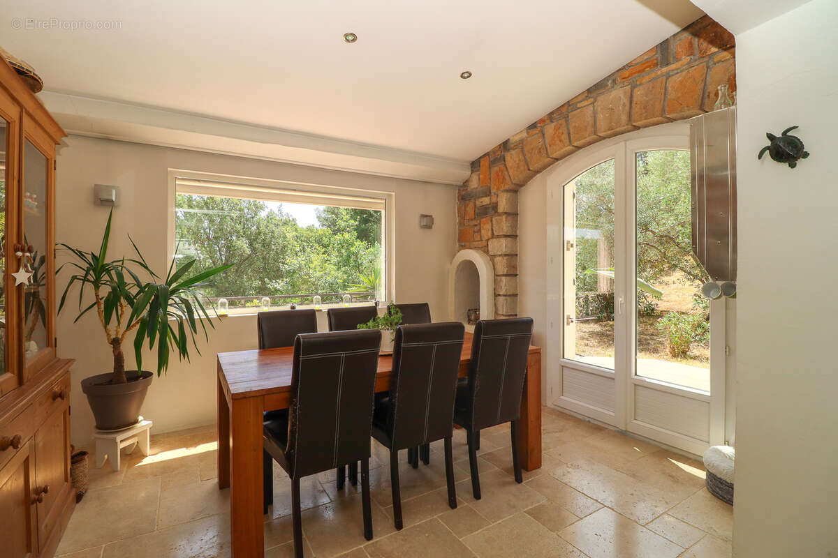 Maison à TOURRETTES