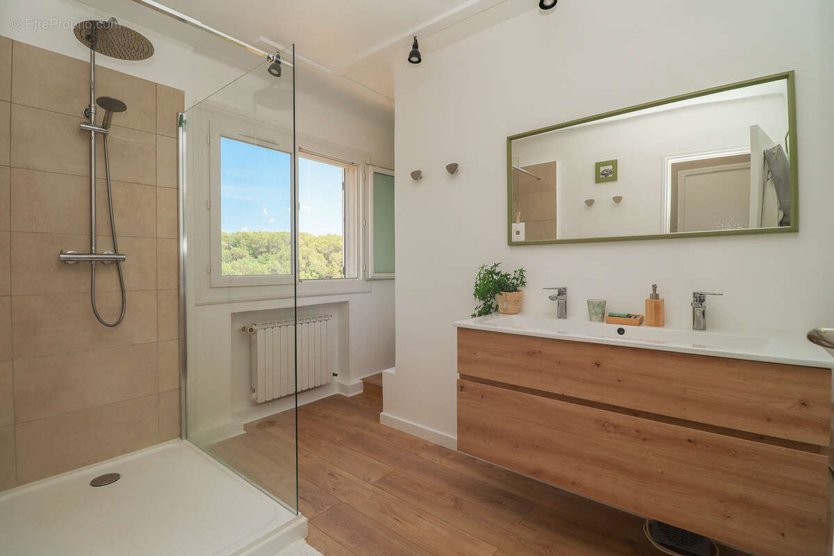 Maison à TOURRETTES