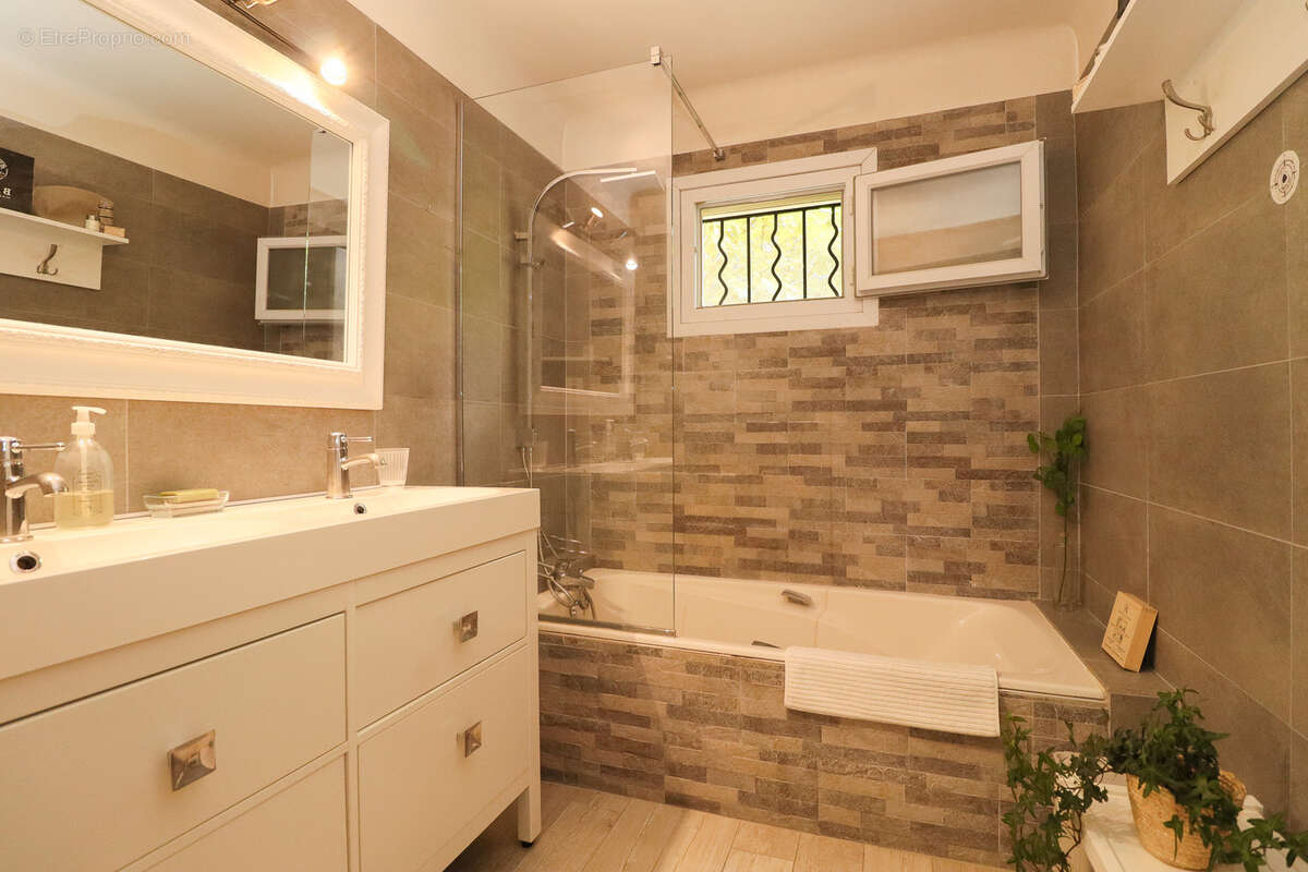 Maison à TOURRETTES