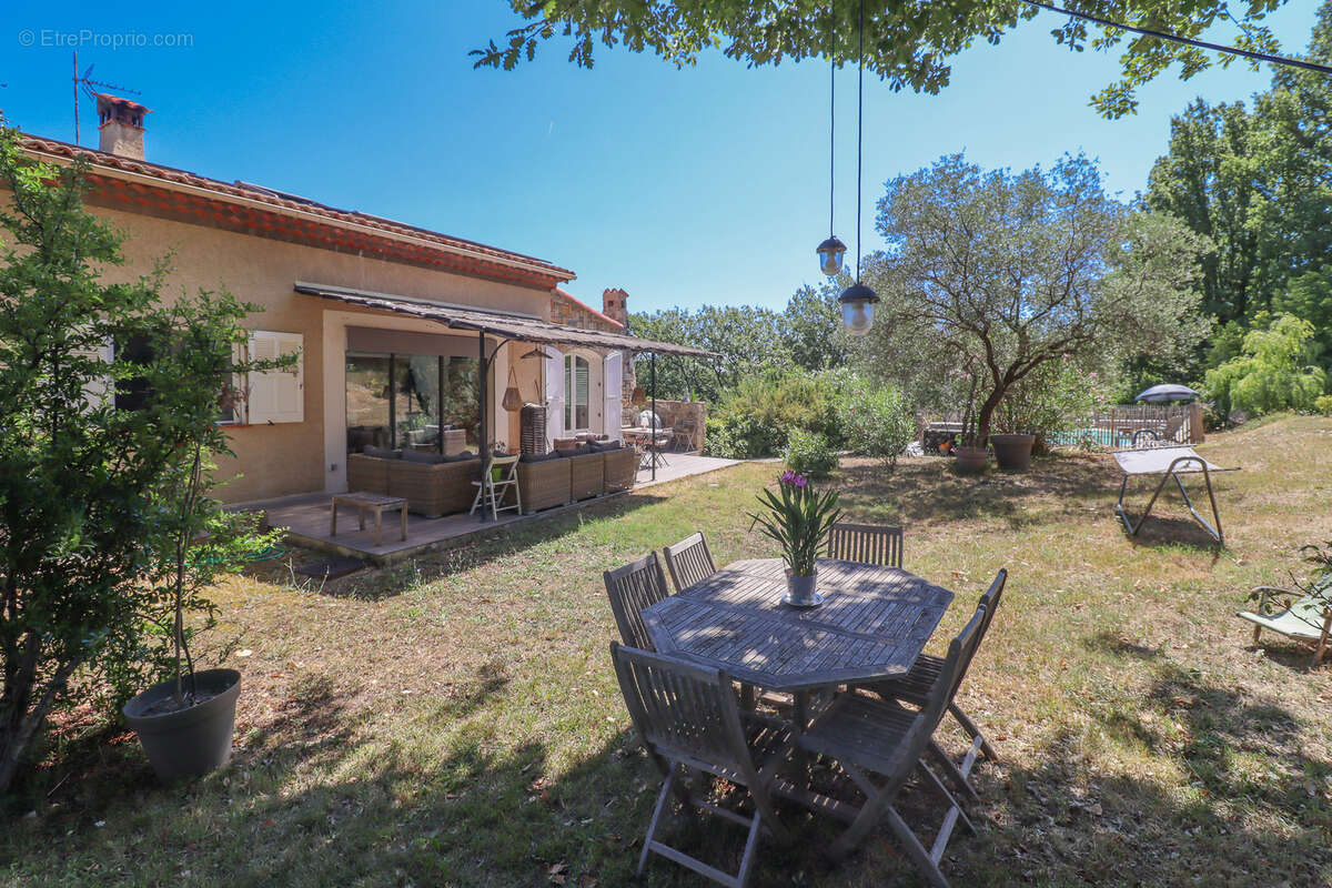 Maison à TOURRETTES
