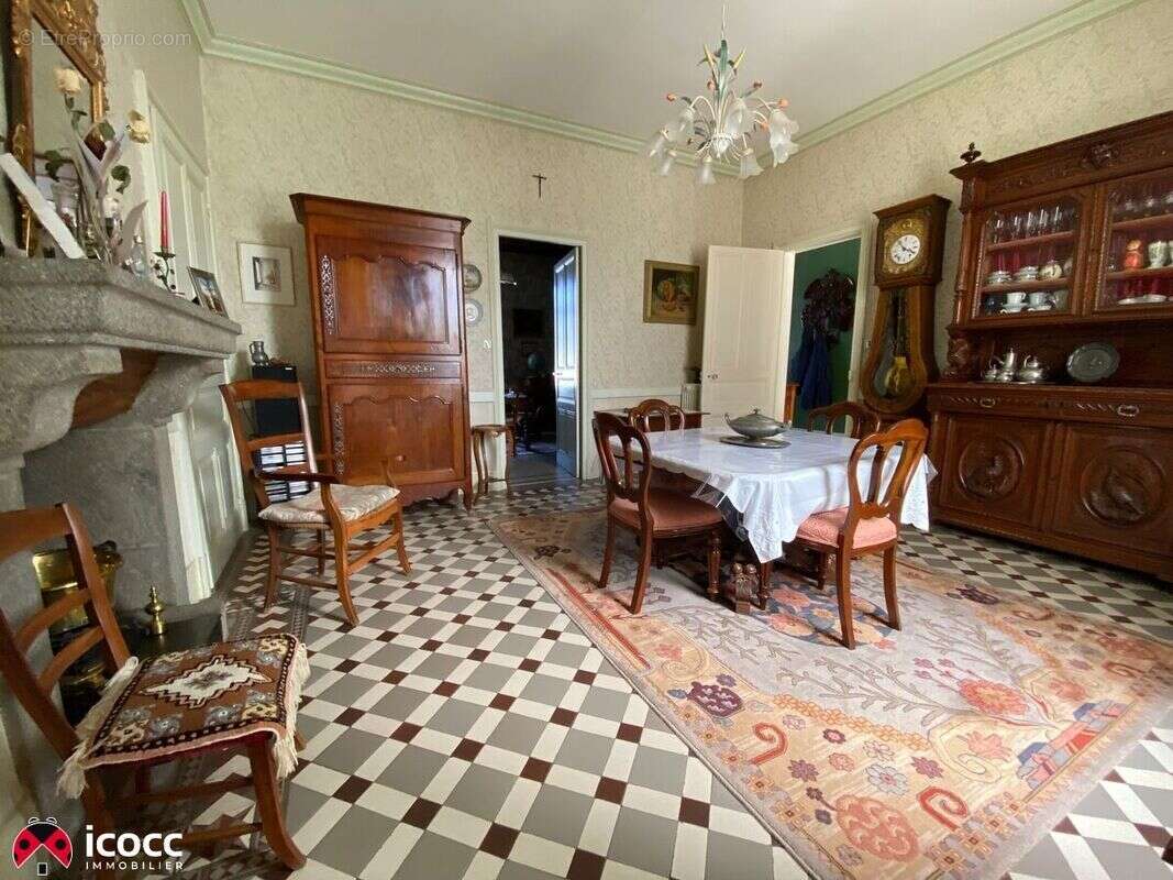 Maison à NUEIL-LES-AUBIERS