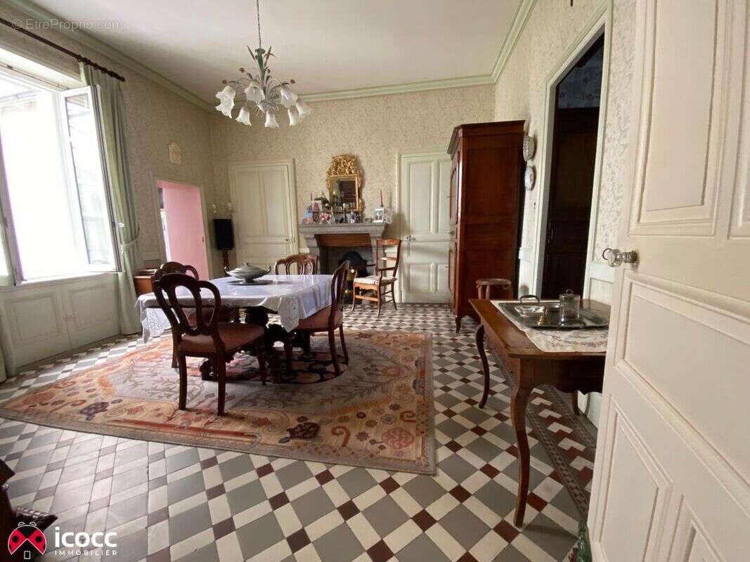 Maison à NUEIL-LES-AUBIERS