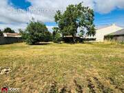 Terrain à LES MAGNILS-REIGNIERS