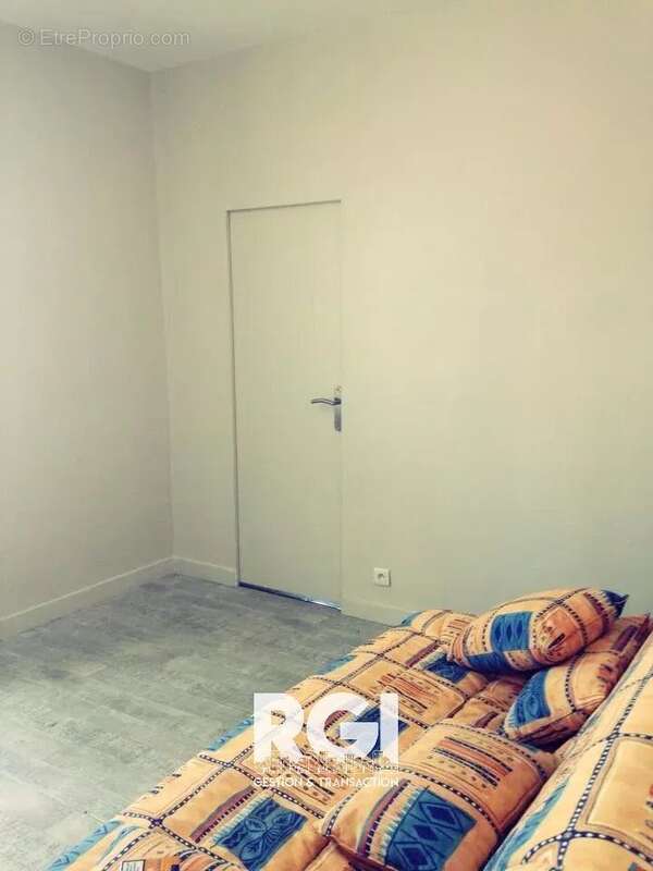 Maison à LE MESNIL-SAINT-DENIS