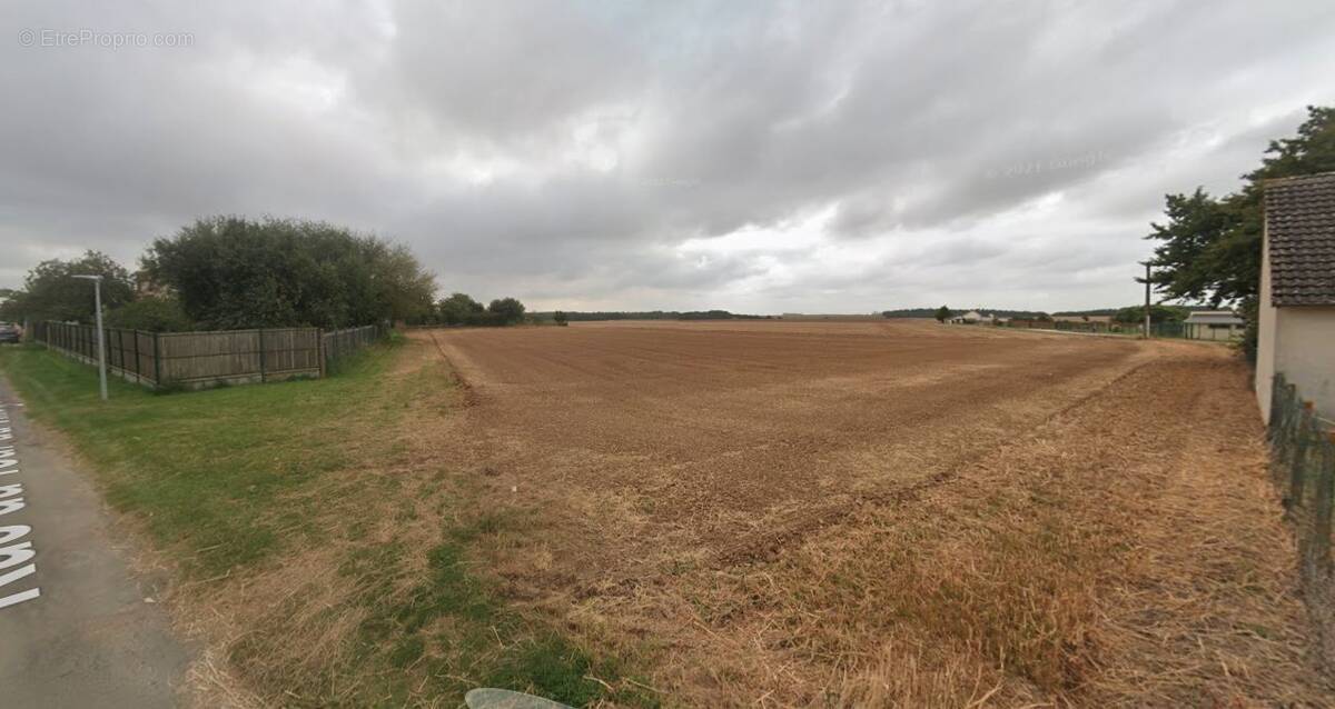 Terrain à MONNERVILLE