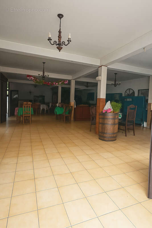 Commerce à LA TRINITE