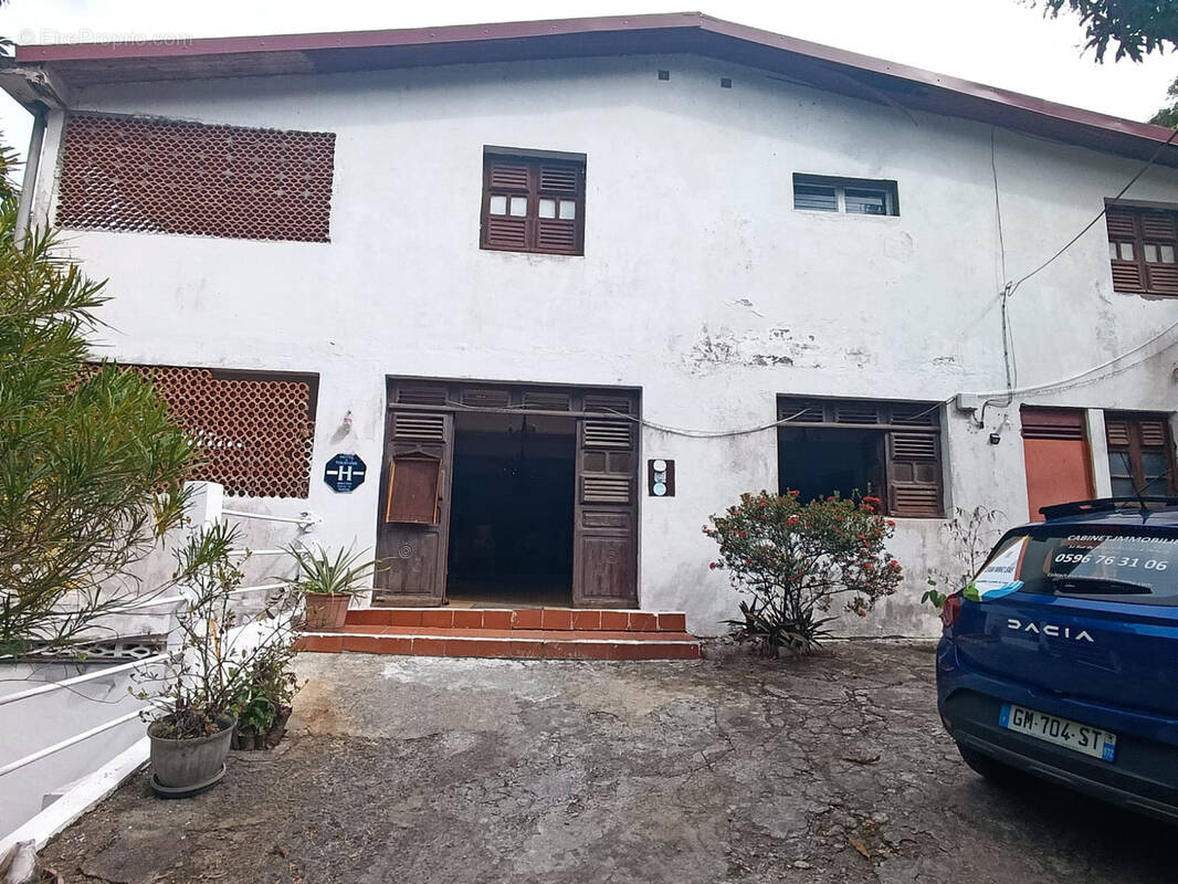 Commerce à LA TRINITE