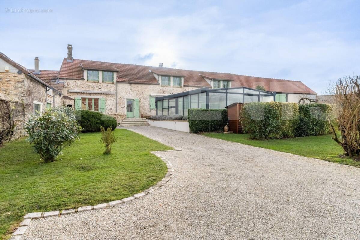 2 47aa2a53-3a95-4cd2-b5ee-1bde5c8a7b0a_original - Maison à RAMBOUILLET