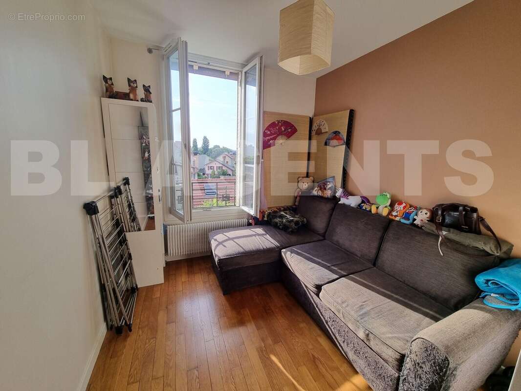 20250625_192932 - Commerce à SAINT-MAUR-DES-FOSSES