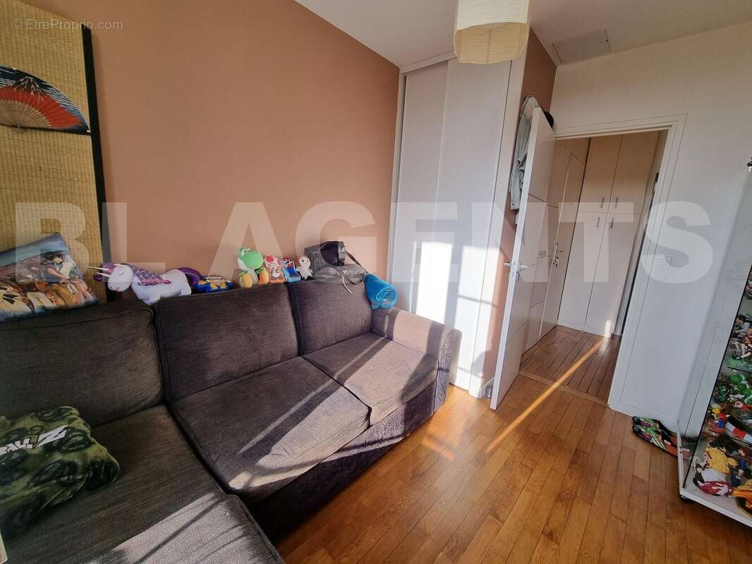 20250625_193011 - Commerce à SAINT-MAUR-DES-FOSSES