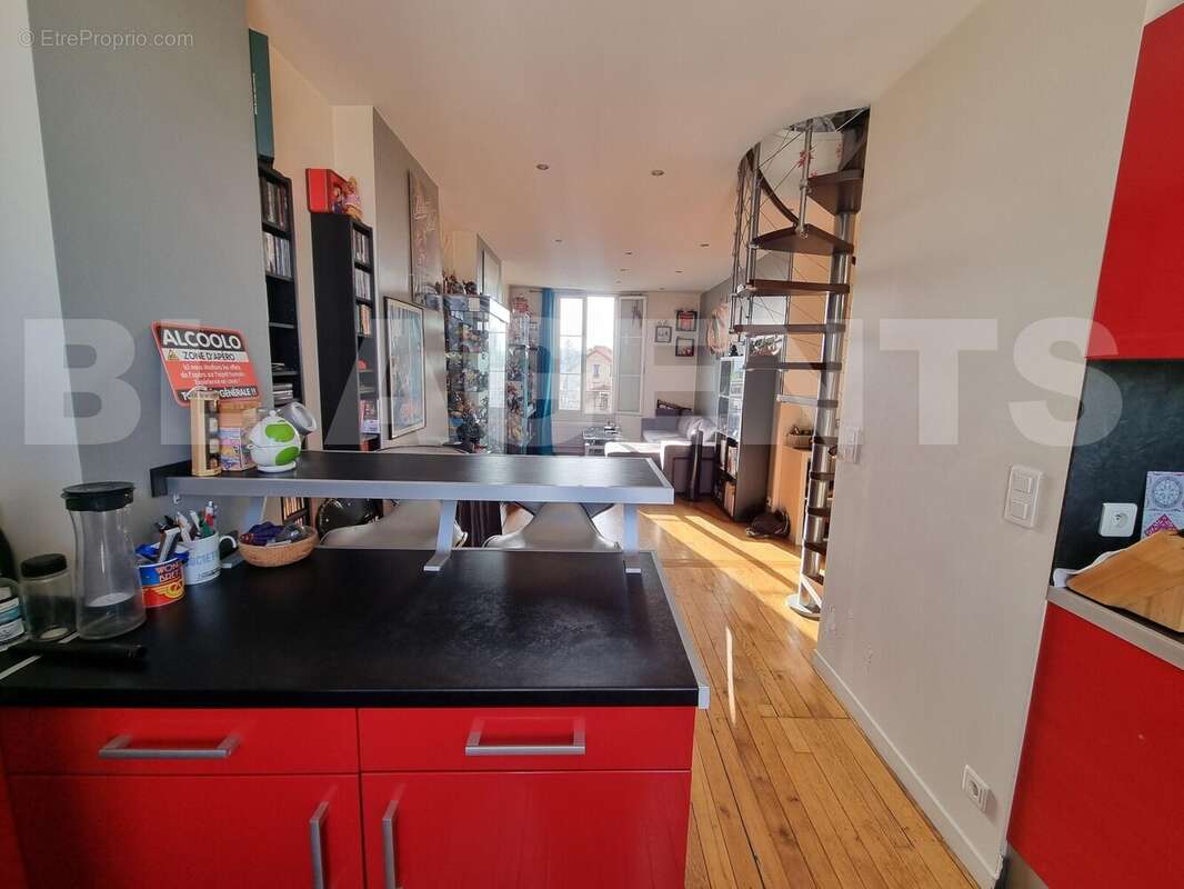 20250625_193419 - Commerce à SAINT-MAUR-DES-FOSSES