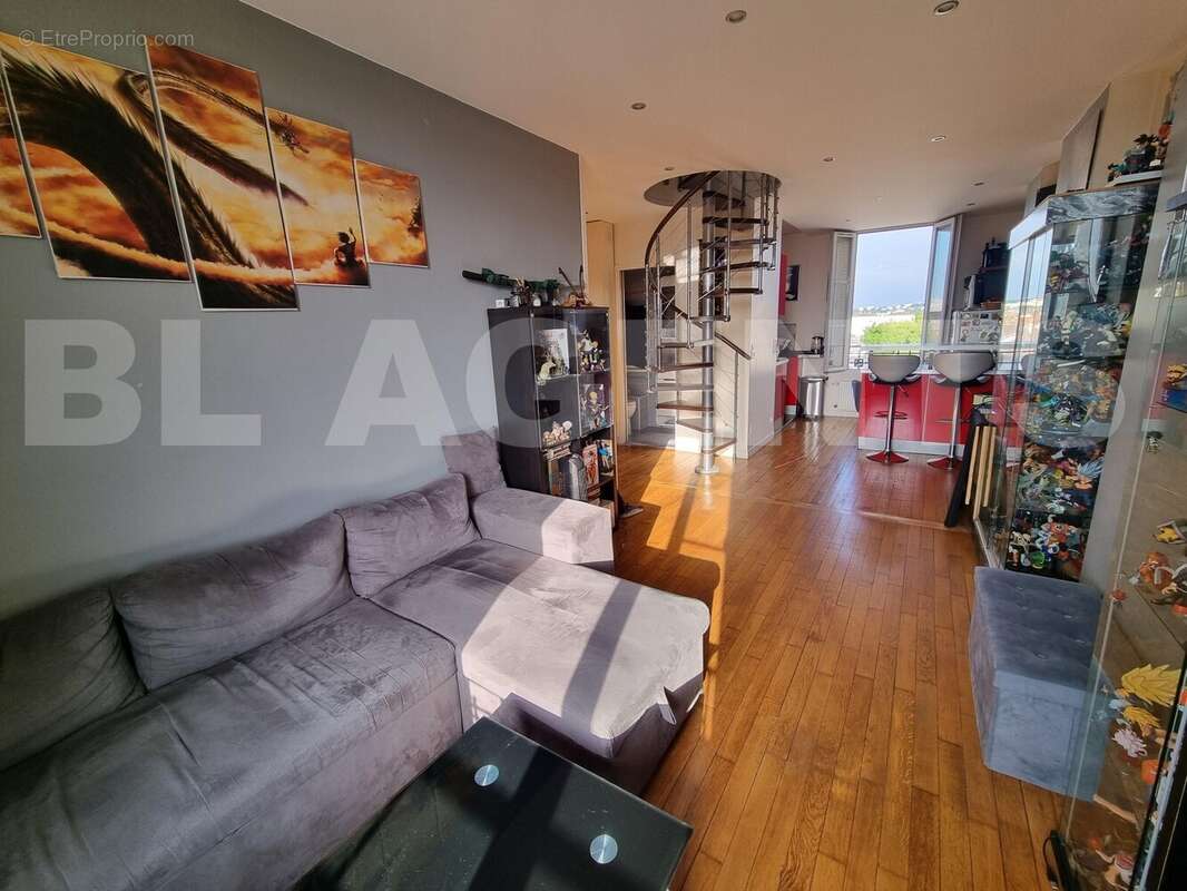 20250625_193541 - Commerce à SAINT-MAUR-DES-FOSSES