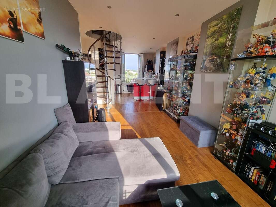 20250625_193635 - Commerce à SAINT-MAUR-DES-FOSSES