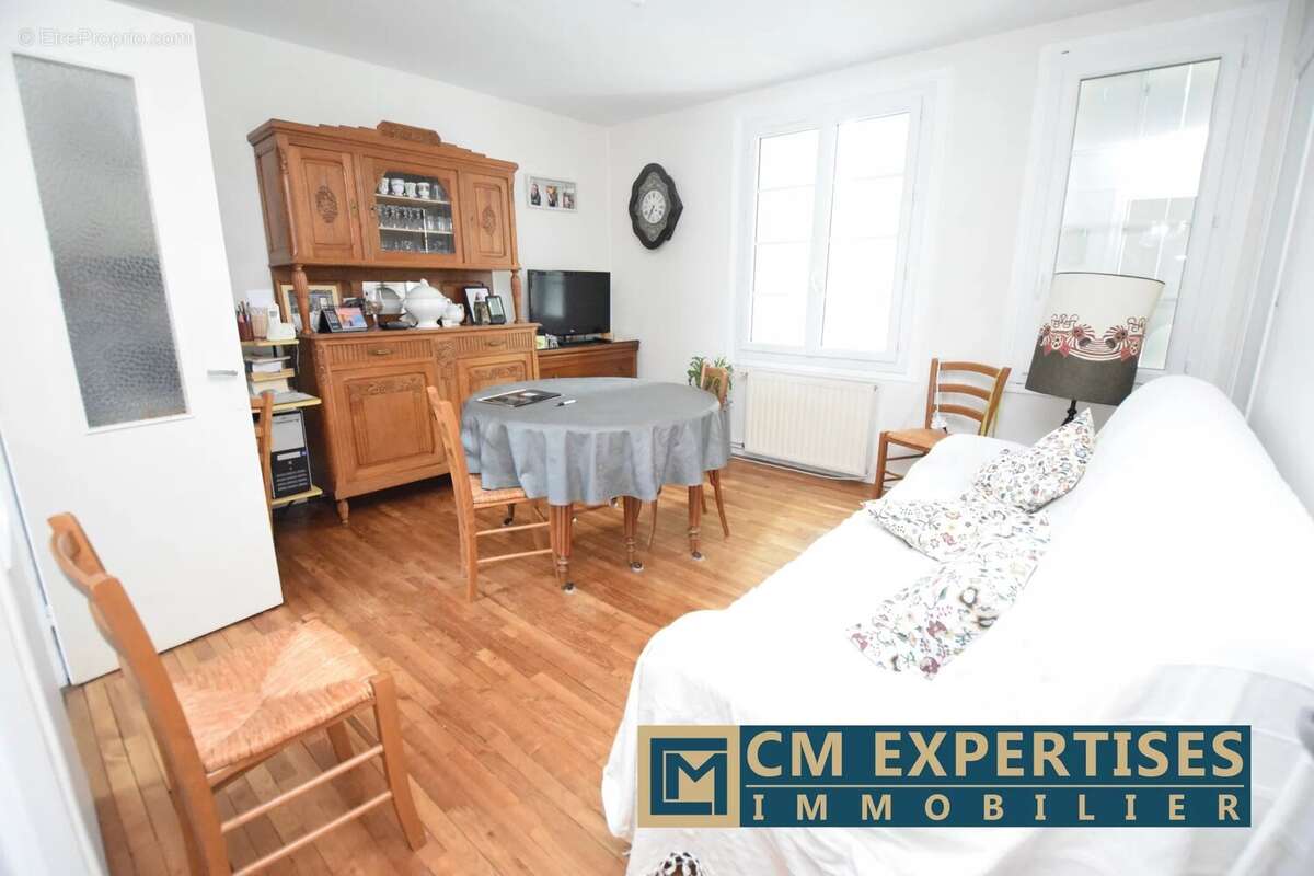 Maison à SAINT-ASTIER