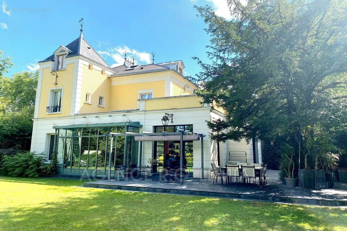 Maison à MAISONS-LAFFITTE