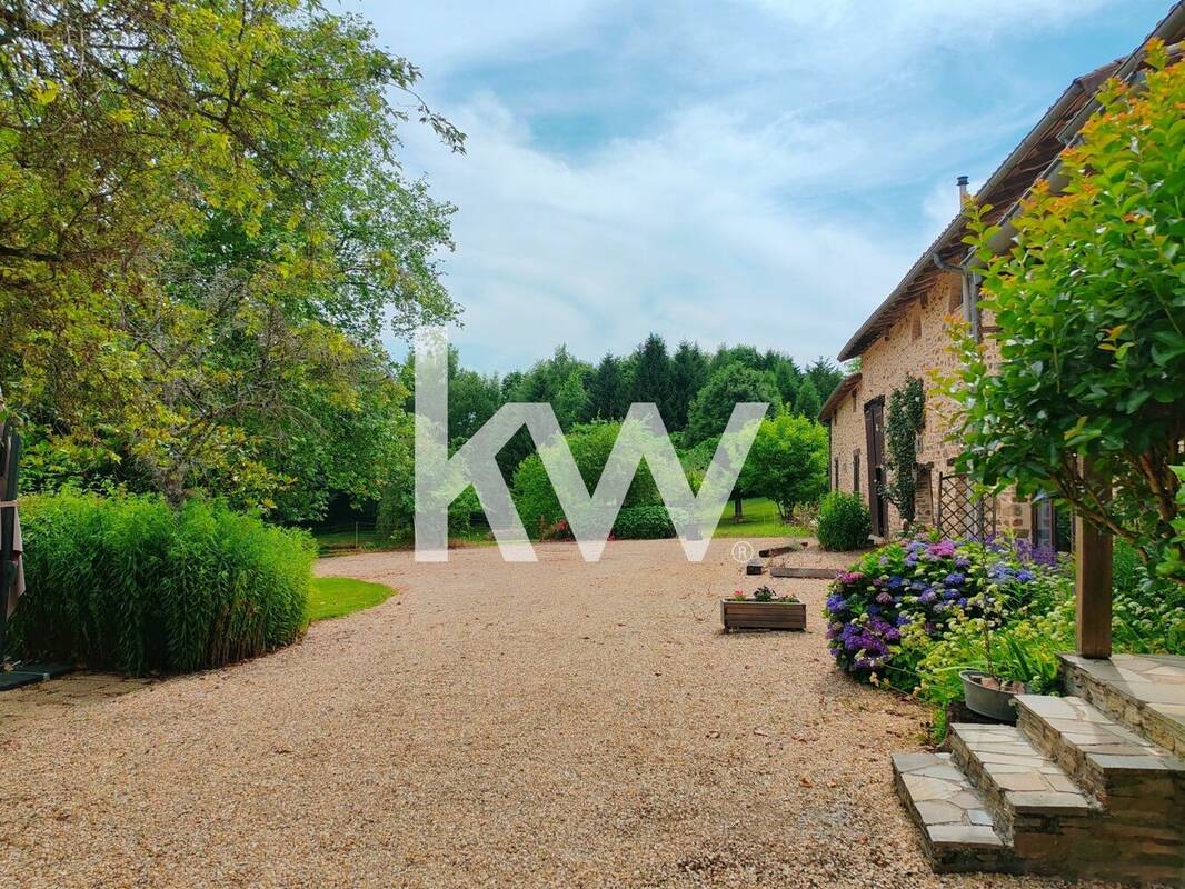 Maison à BUSSIERE-GALANT