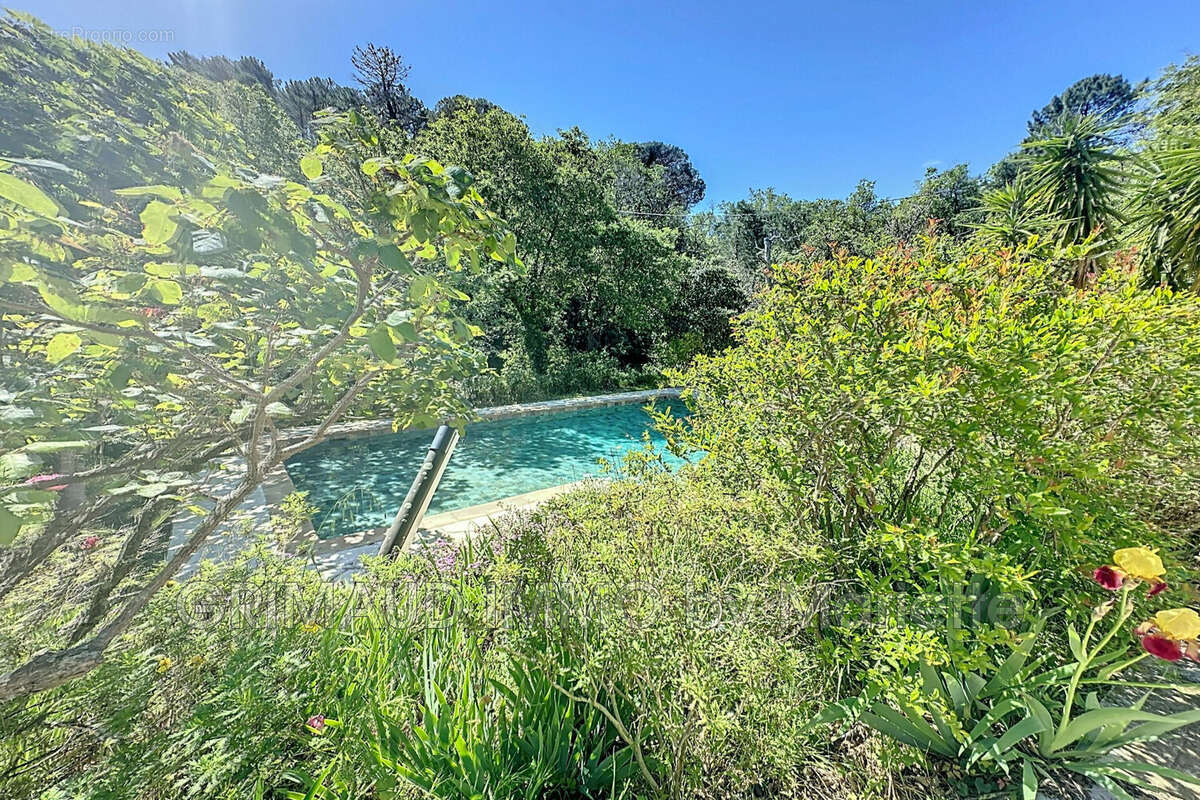 Maison à LA GARDE-FREINET