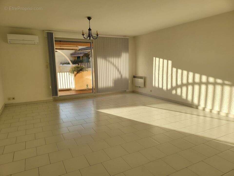 piece a vivre sausset les pins - Appartement à SAUSSET-LES-PINS