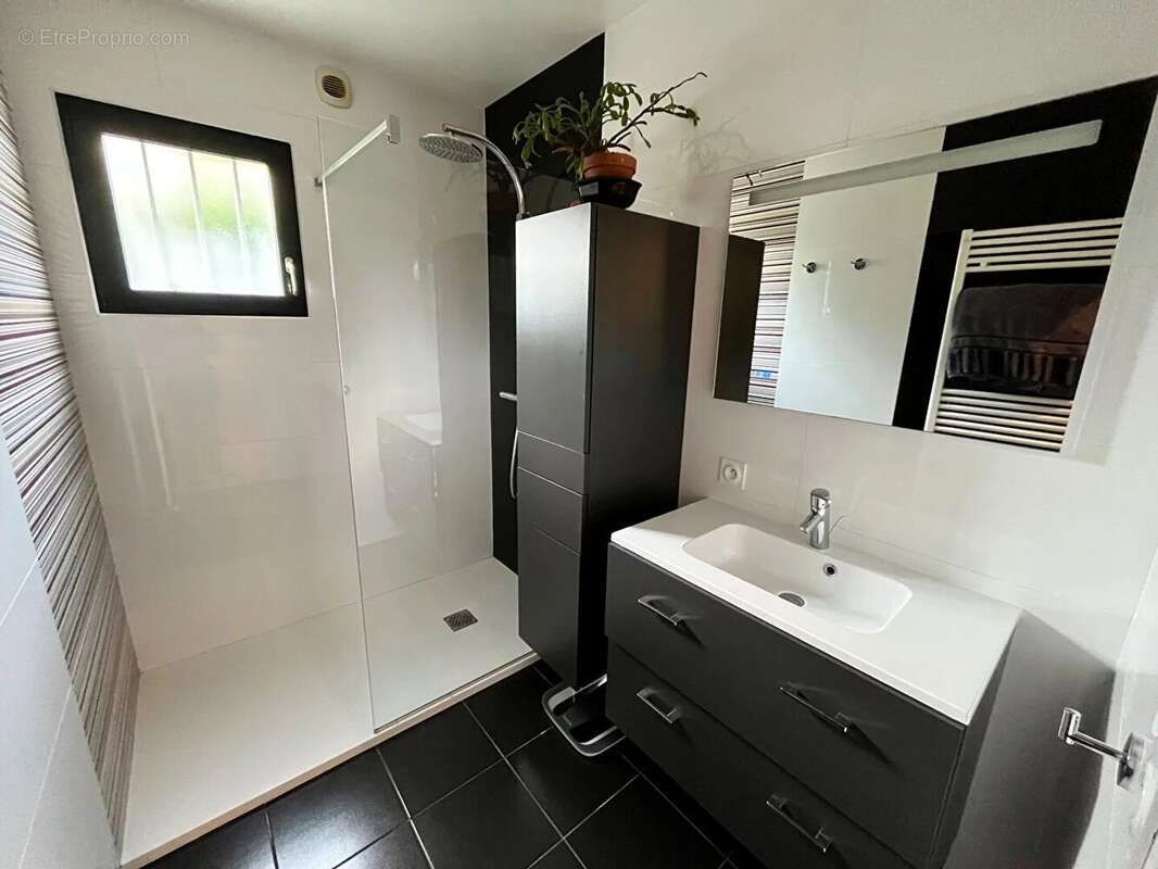 Maison à VAL-D&#039;IZE