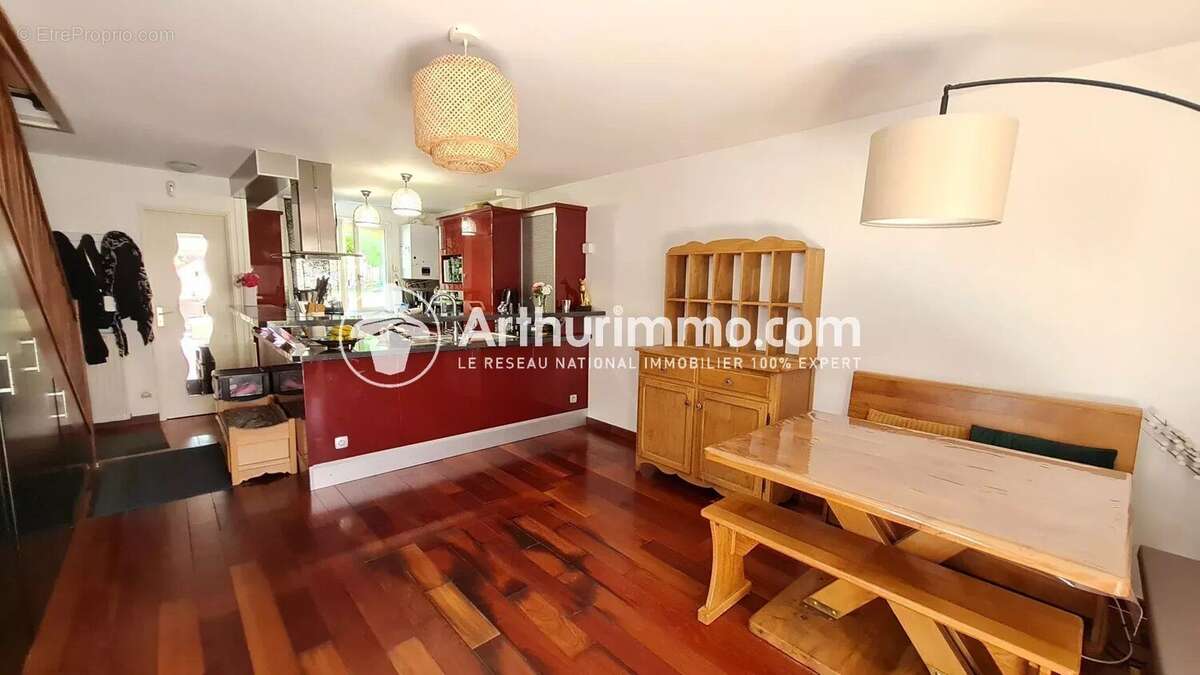 Maison à SAINT-PIERRE-DU-PERRAY