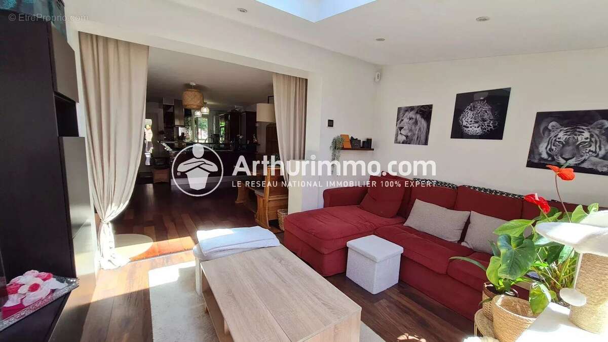 Maison à SAINT-PIERRE-DU-PERRAY