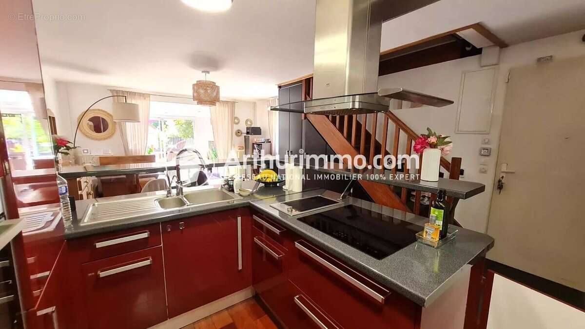 Maison à SAINT-PIERRE-DU-PERRAY