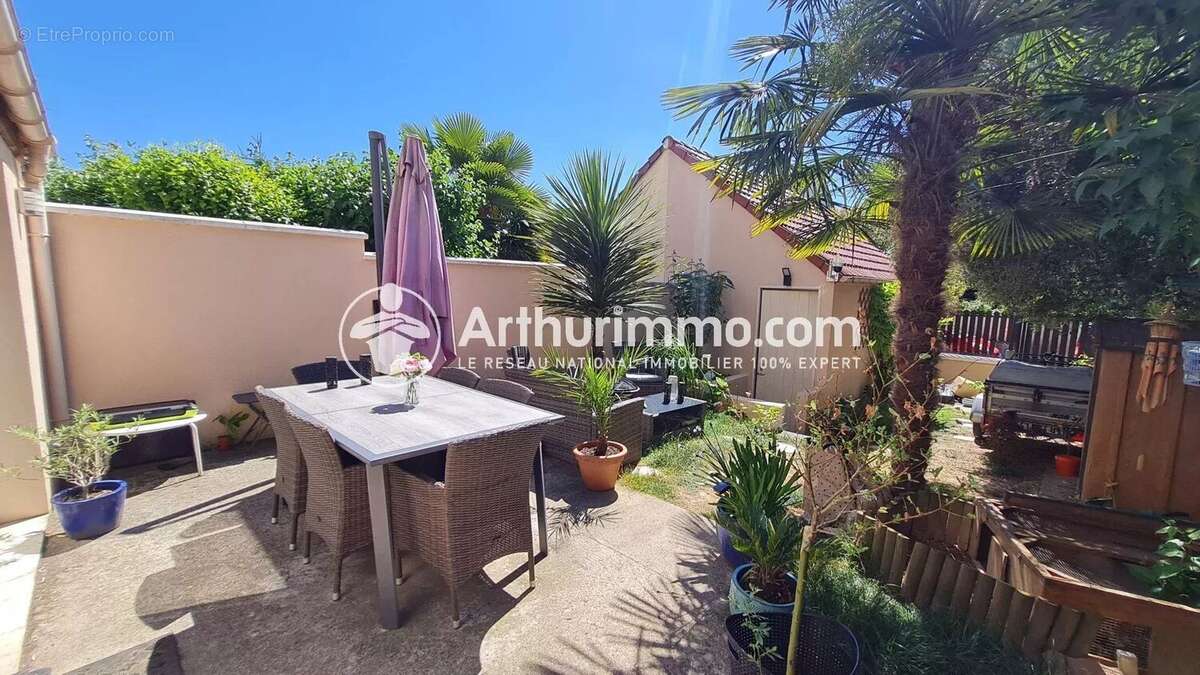 Maison à SAINT-PIERRE-DU-PERRAY