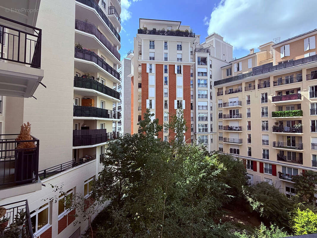 Appartement à COURBEVOIE