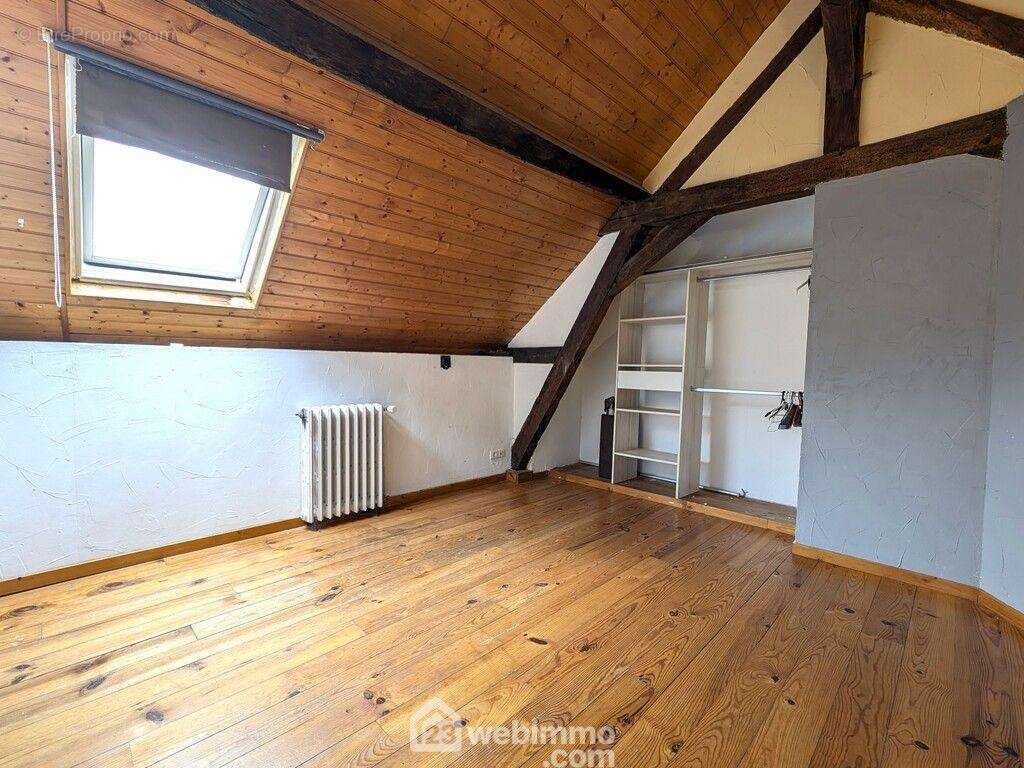 ...puis une deuxième - Maison à CHERRE