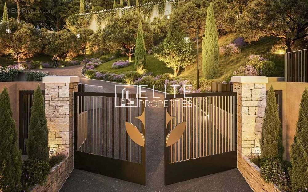 Maison à LA ROQUETTE-SUR-SIAGNE