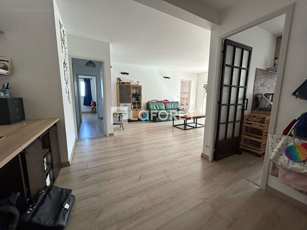 Appartement à SAINT-LAURENT-DU-VAR