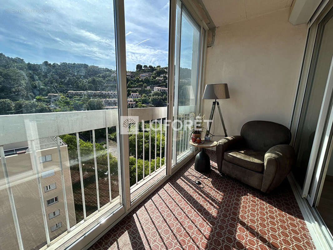 Appartement à SAINT-LAURENT-DU-VAR