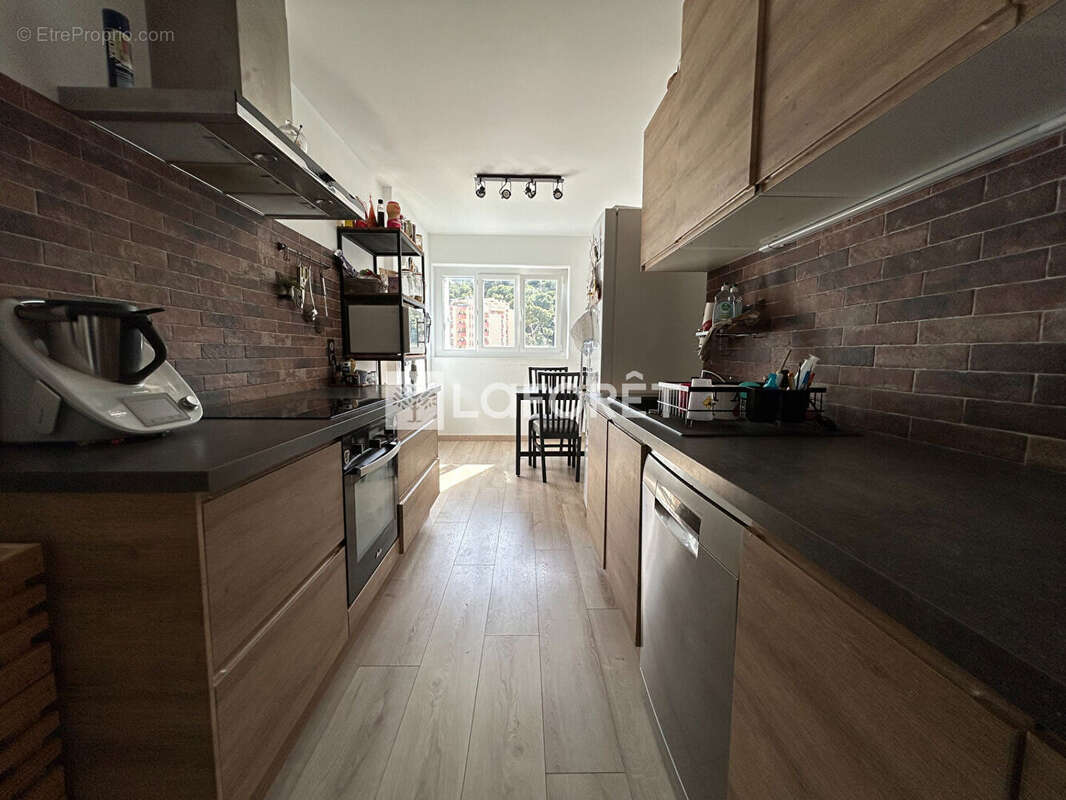 Appartement à SAINT-LAURENT-DU-VAR