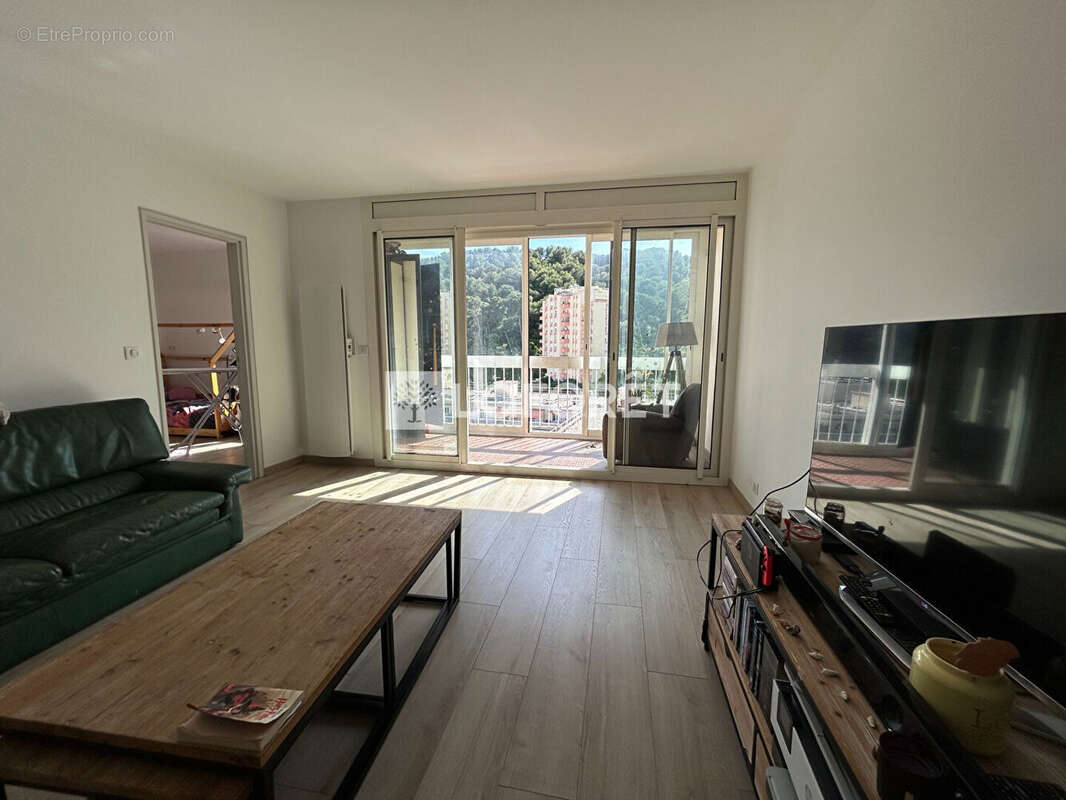 Appartement à SAINT-LAURENT-DU-VAR