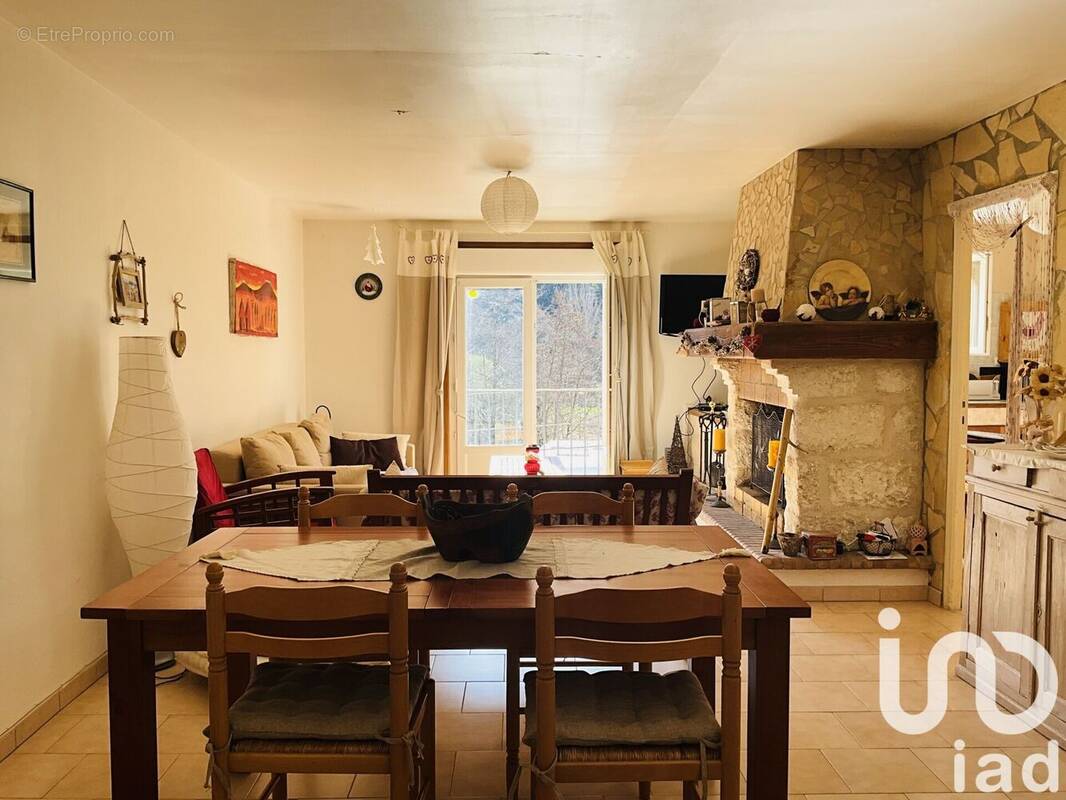 Photo 1 - Appartement à BEZ-ET-ESPARON