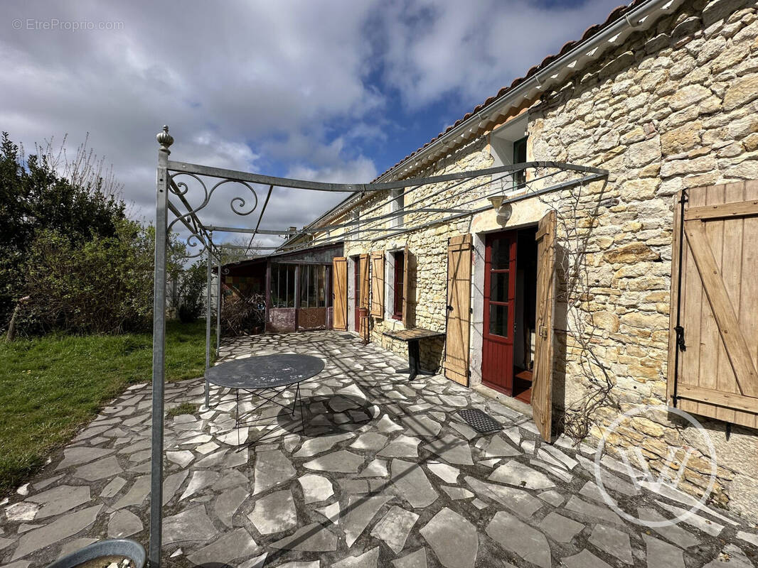 Maison à VENDAYS-MONTALIVET