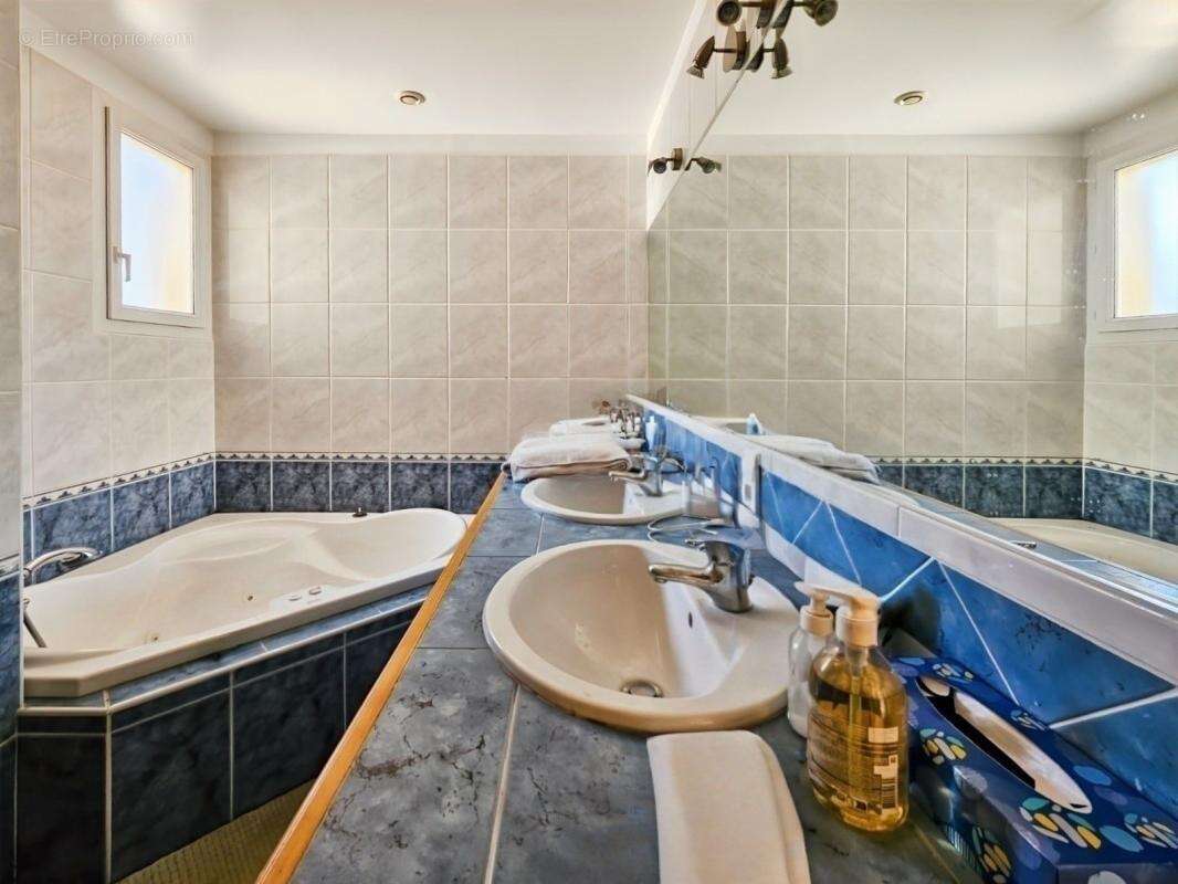 Maison à SAINTE-ANASTASIE