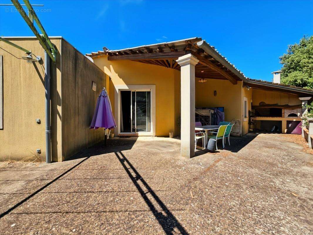 Maison à SAINTE-ANASTASIE