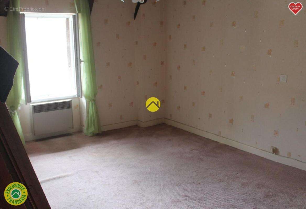 Appartement à VIC-SUR-CERE