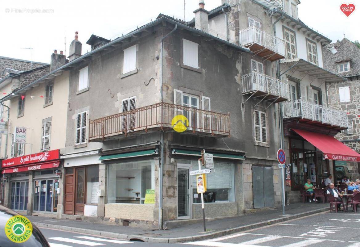 Appartement à VIC-SUR-CERE