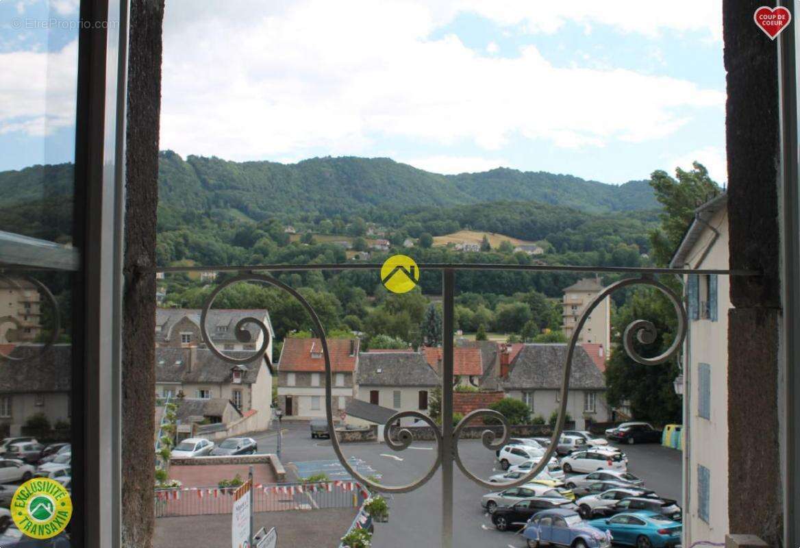 Appartement à VIC-SUR-CERE