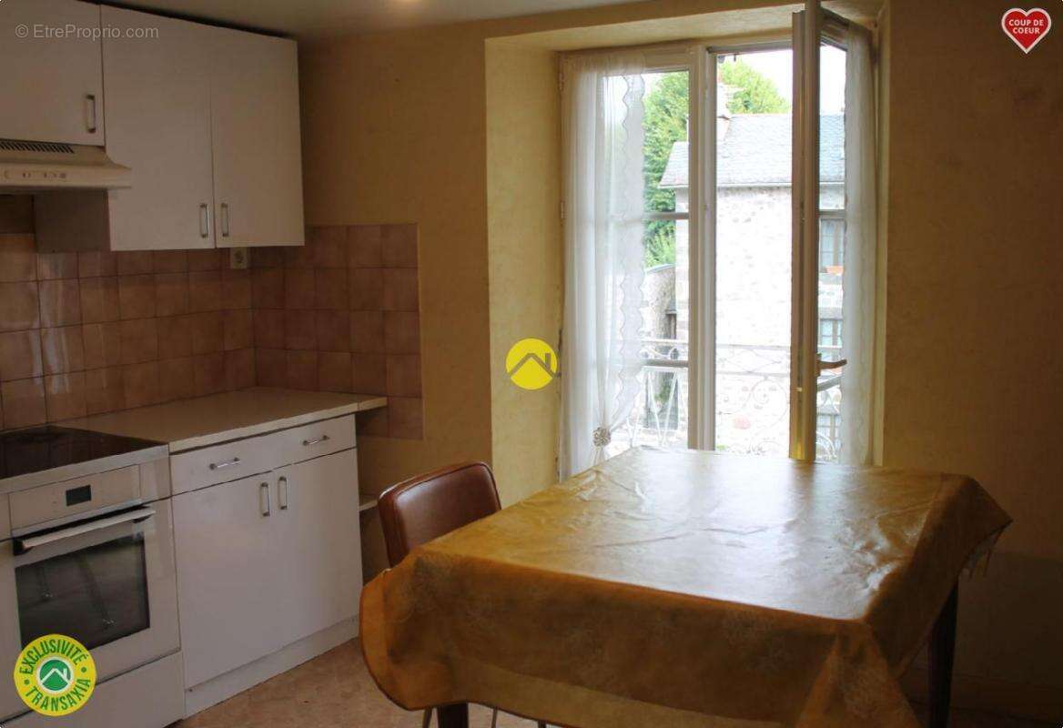 Appartement à VIC-SUR-CERE