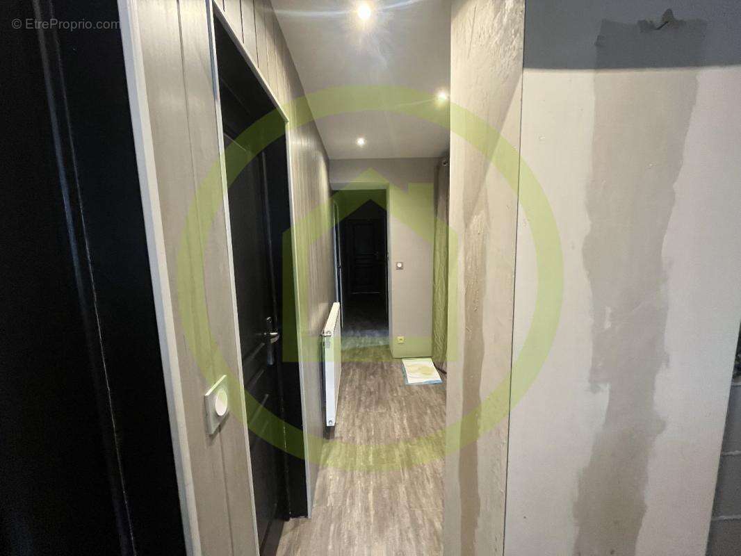 Maison à LE PLESSIER-ROZAINVILLERS