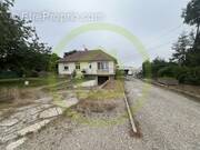 Maison à LE PLESSIER-ROZAINVILLERS