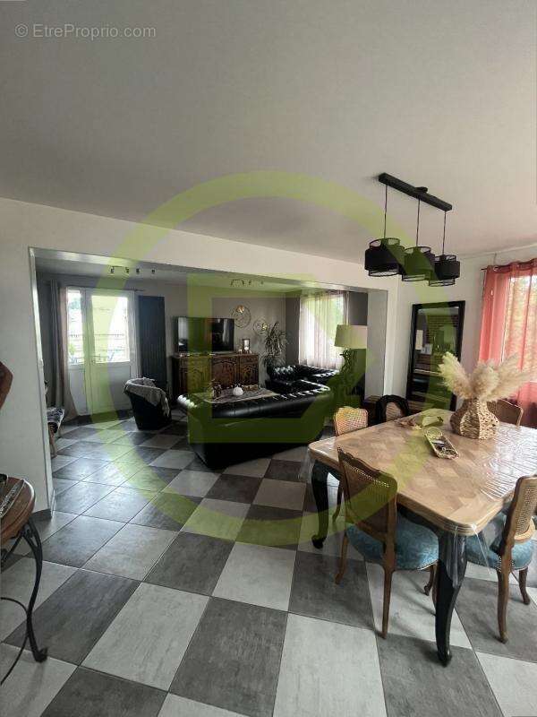 Maison à LE PLESSIER-ROZAINVILLERS