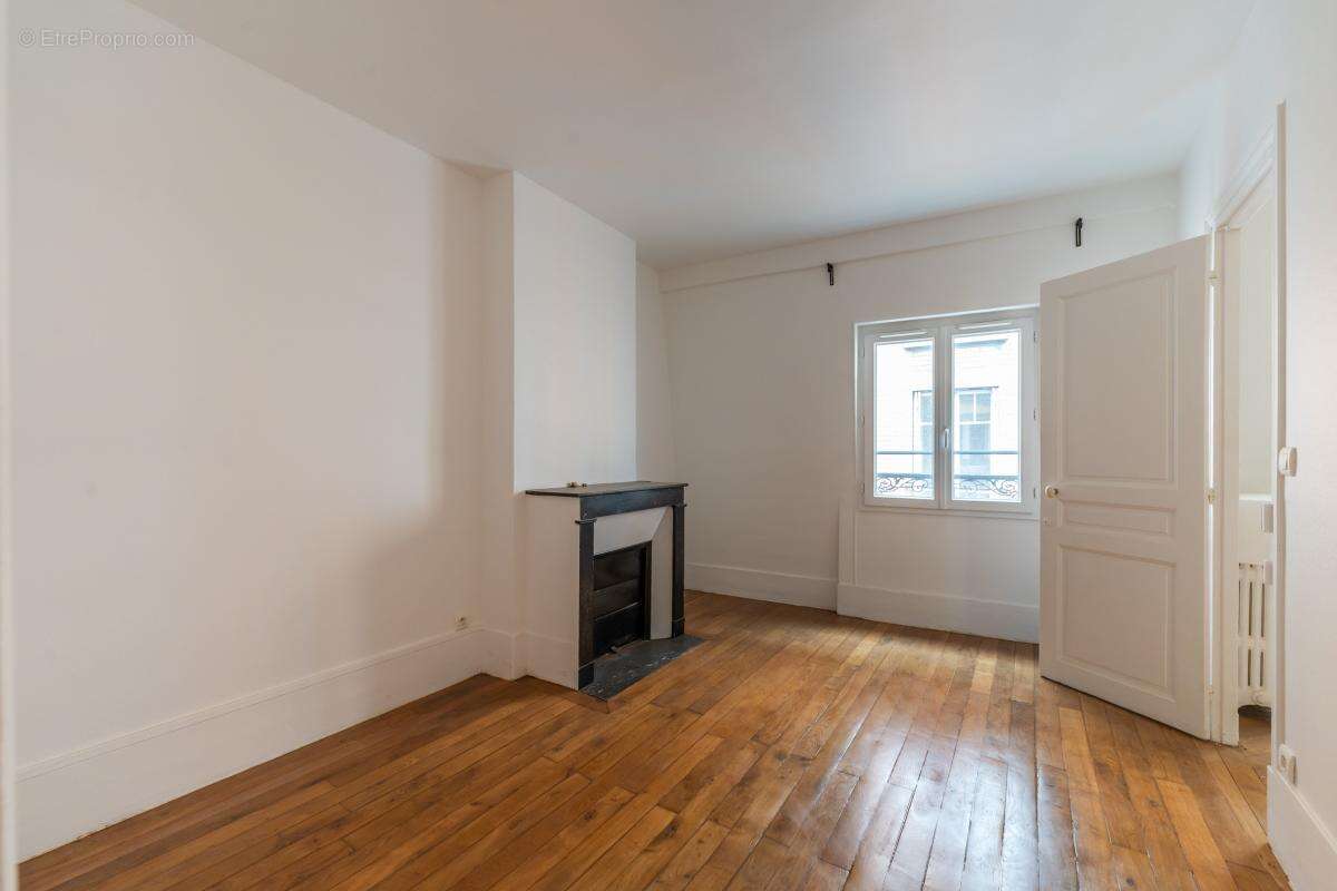 Appartement à PARIS-14E